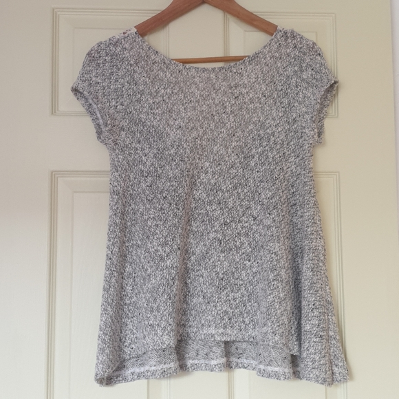 Light gray floral back knit top - Picture 3 of 4